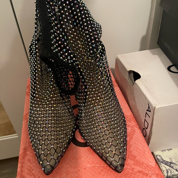 DIAMANTE DETAIL POINTED TOE STILETTO HEEL ANKLE HIGH SOCK BOOT IN BLACK FISHNET - Picture 9 of 9